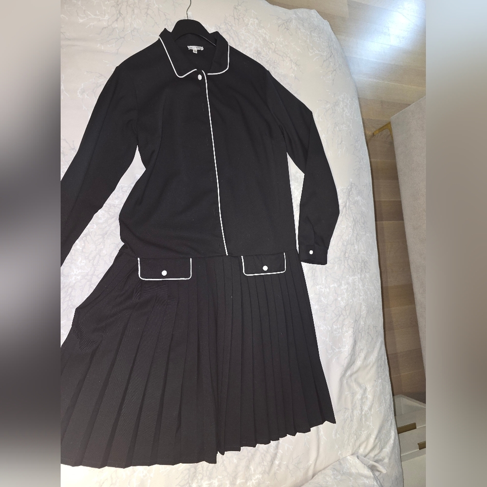 Black Piped Pleated Midi Dress - Classic Long Sleeve